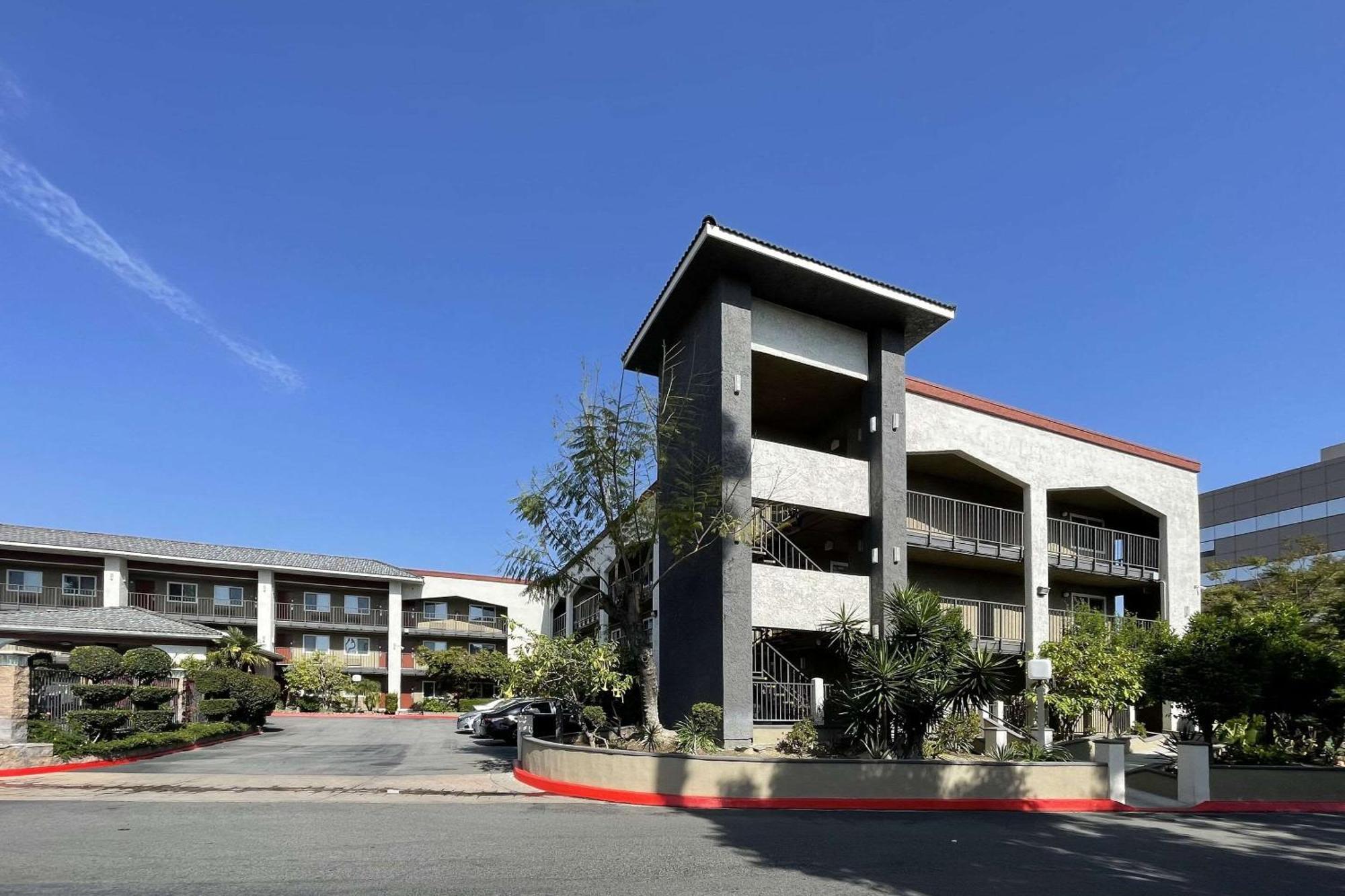 Quality Inn Ontario Airport Convention Center Экстерьер фото