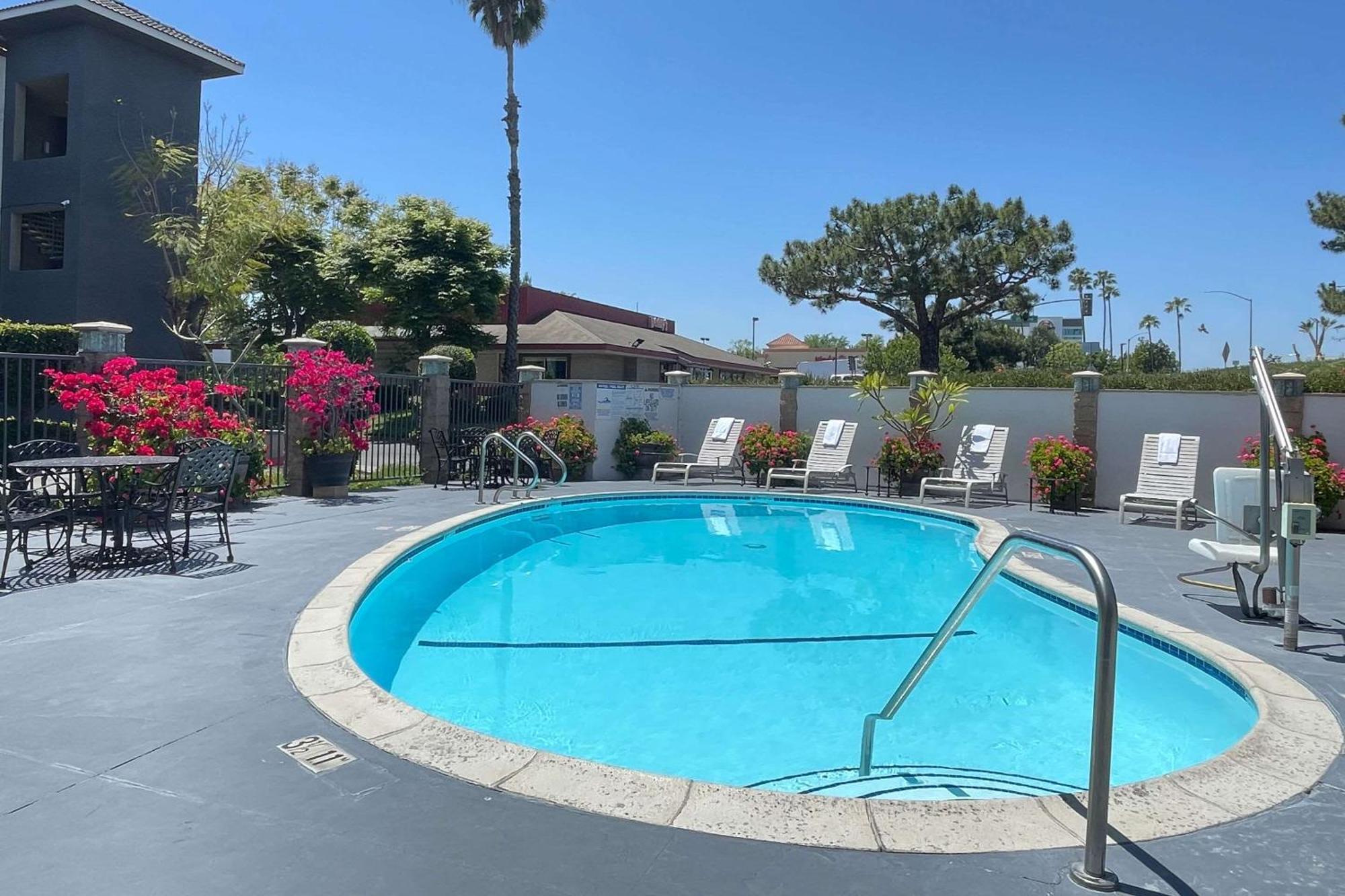 Quality Inn Ontario Airport Convention Center Экстерьер фото