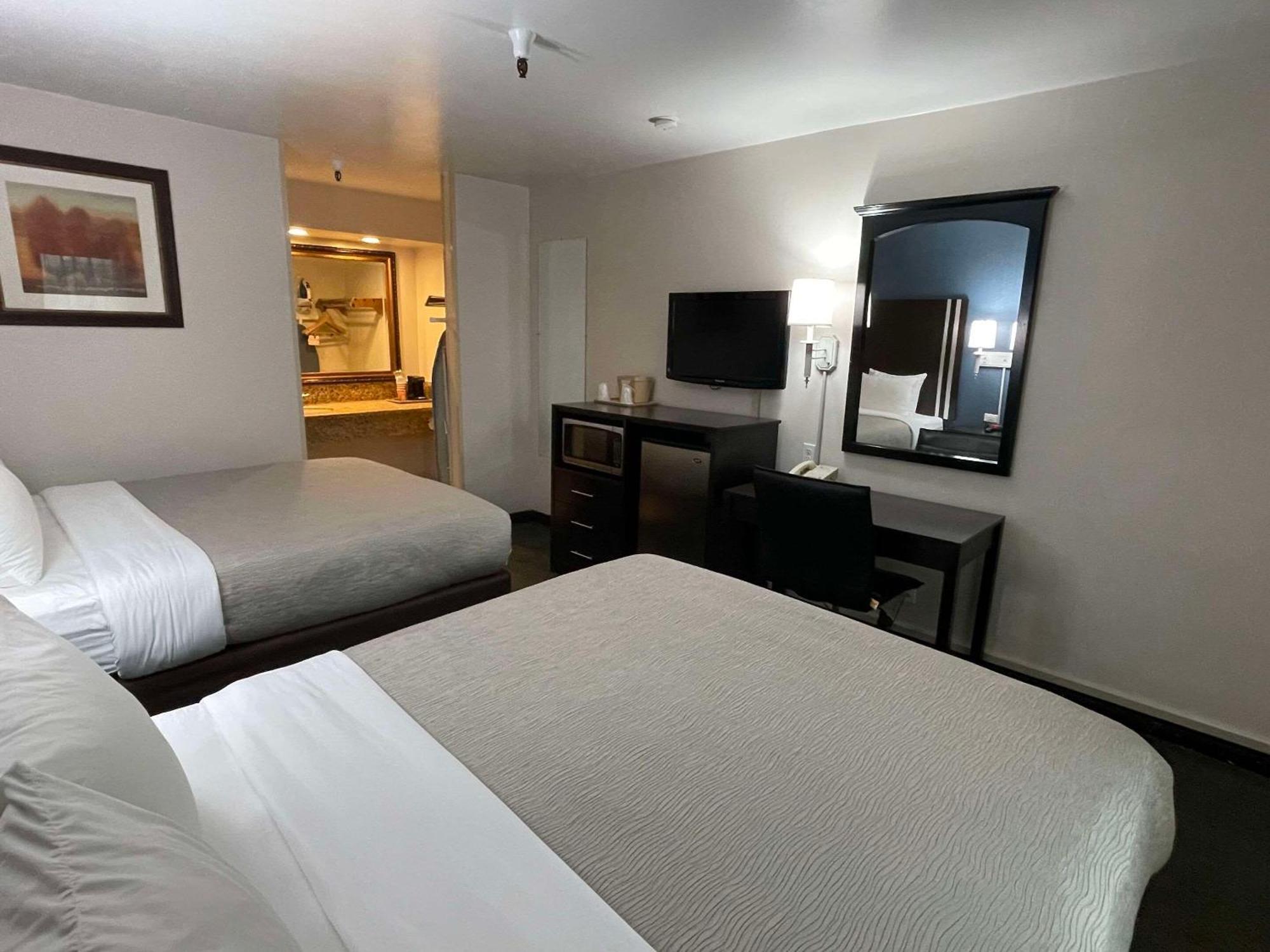 Quality Inn Ontario Airport Convention Center Экстерьер фото